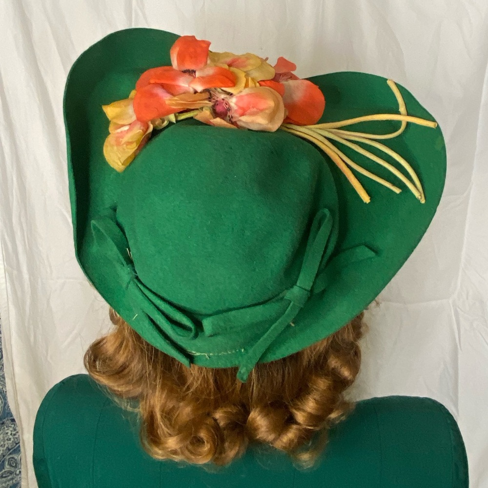 Vintage 40s Turned Up Green Tilt Hat with Flowers